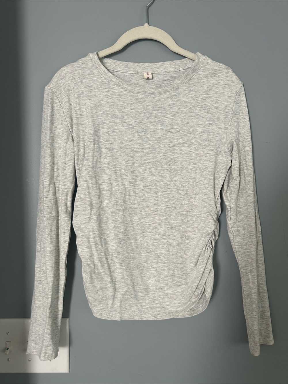 Light Gray Long-Sleeve Women’s Top - Classic Crewneck